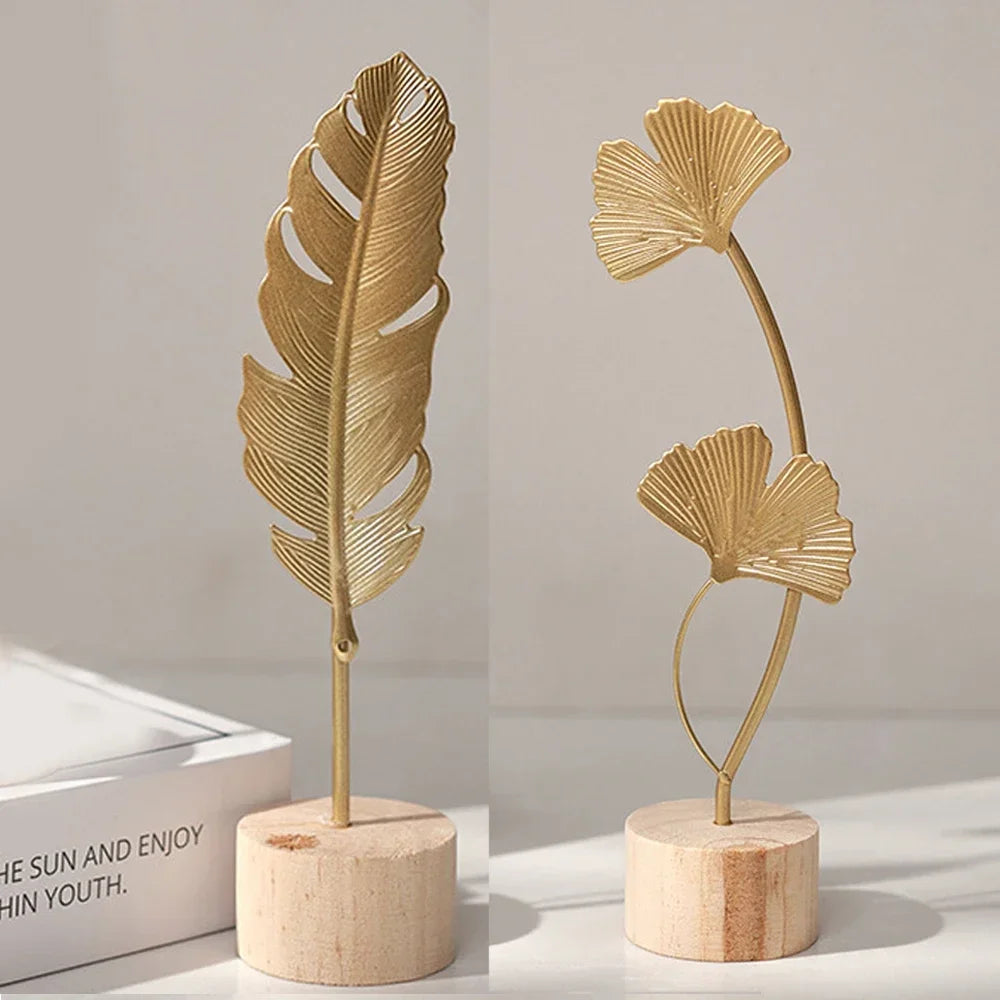 Figurine en métal modèle feuille de ginkgo dorée